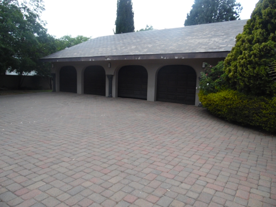 6 Bedroom Property for Sale in Jim Fouchepark Free State